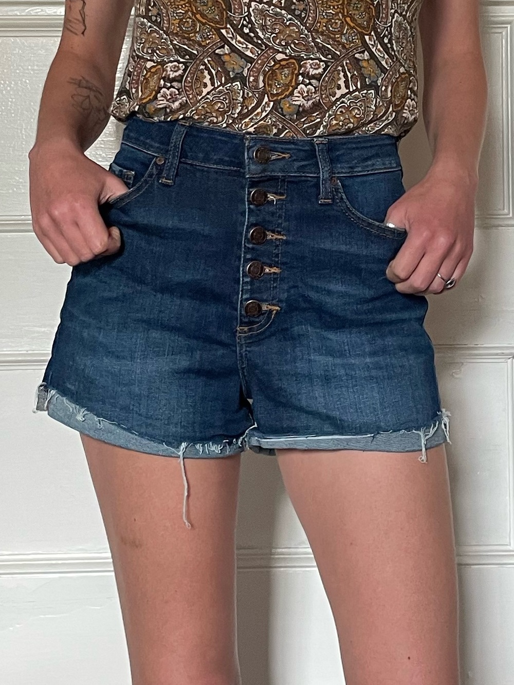 Guess Button-Up Jean Shorts, Size 27